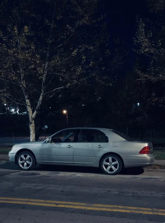 2001 Lexus LS 3rd Gen - Image 18 of 19