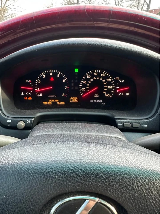 2001 Lexus LS 3rd Gen - Image 13 of 19