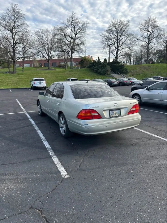 2001 Lexus LS 3rd Gen - Image 5 of 19