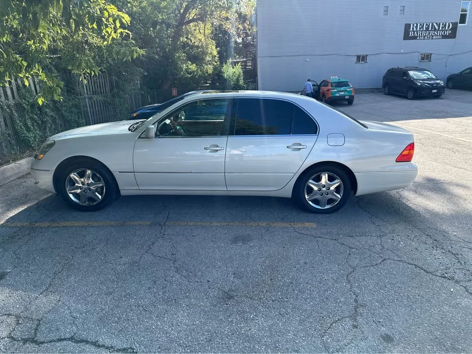 2001 Lexus LS 3rd Gen - Image 6 of 11