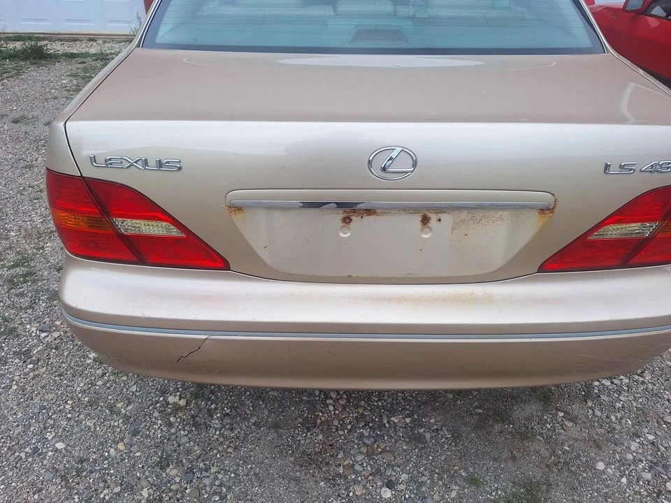 2001 Lexus LS 3rd Gen - Image 4 of 10