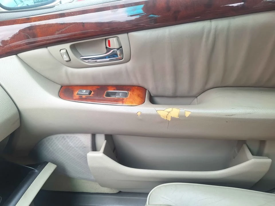 2001 Lexus LS 3rd Gen - Image 5 of 10