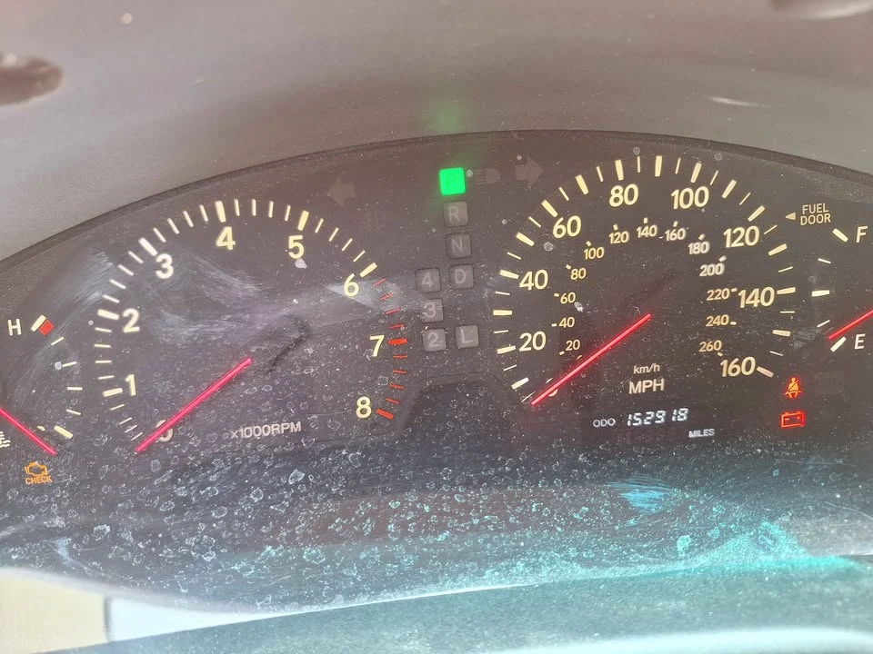 2001 Lexus LS 3rd Gen - Image 9 of 10