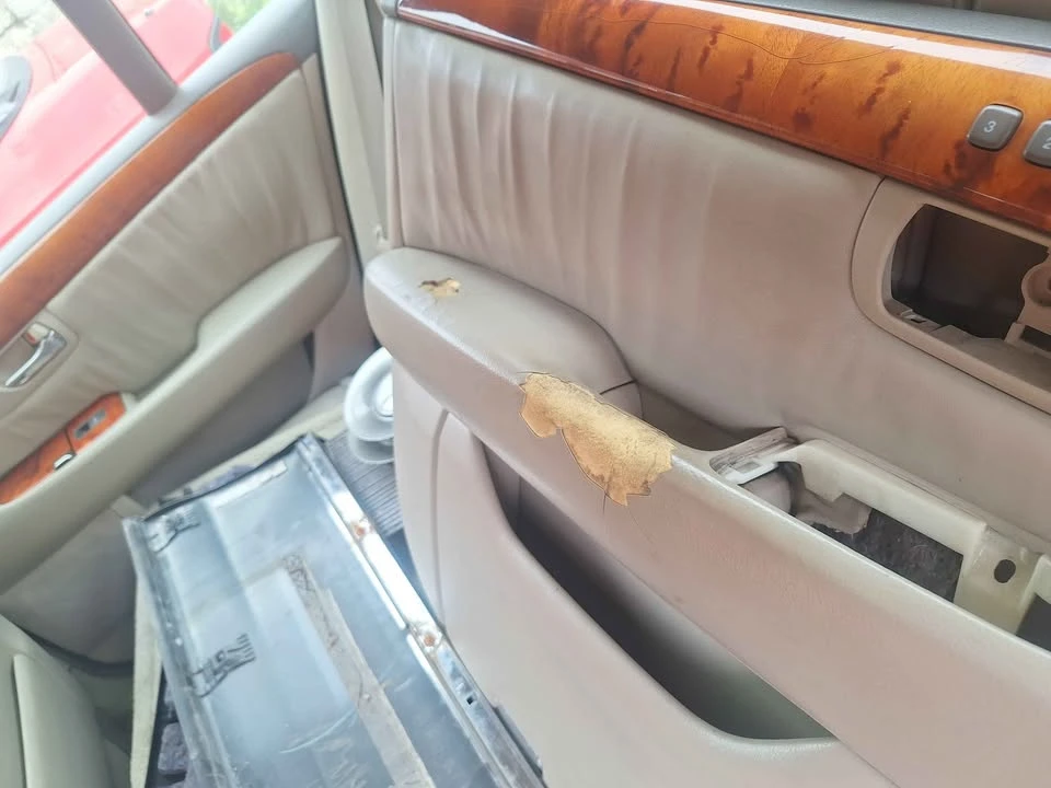 2001 Lexus LS 3rd Gen - Image 6 of 10