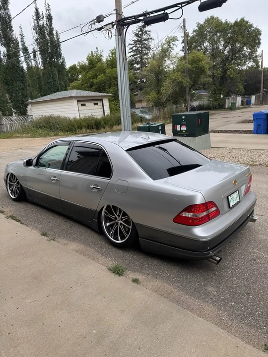 2001 Lexus LS 3rd Gen - Image 2 of 19