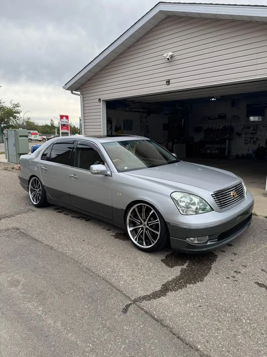 2001 Lexus LS 3rd Gen - Image 8 of 19