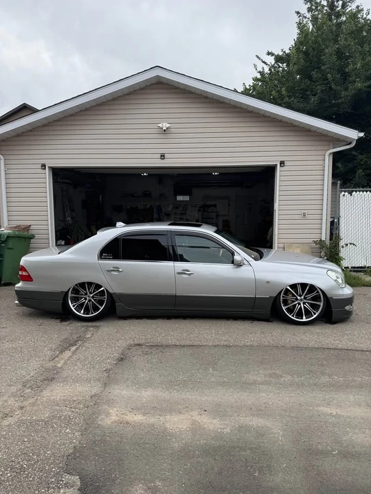 2001 Lexus LS 3rd Gen - Image 4 of 19