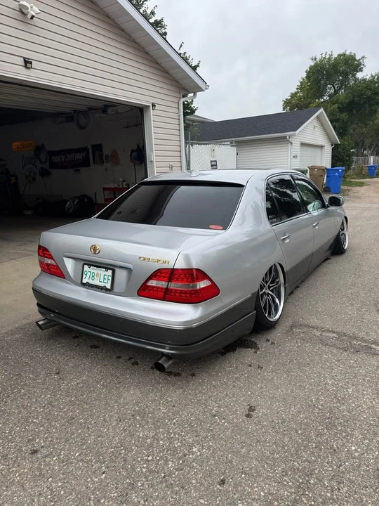 2001 Lexus LS 3rd Gen - Image 6 of 19
