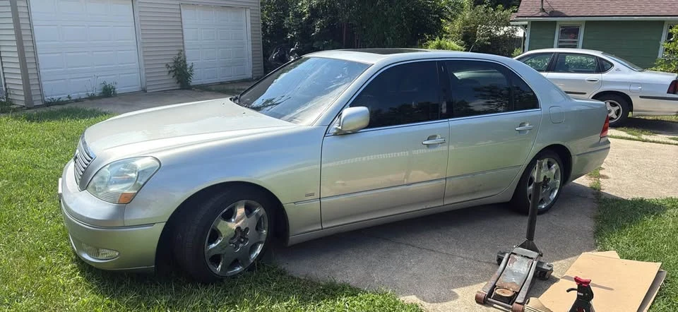 2001 Lexus LS 3rd Gen - Image 3 of 5