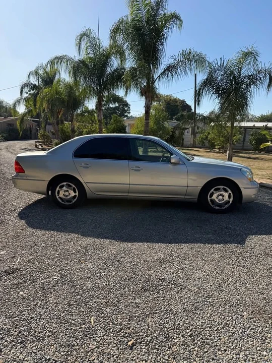 2001 Lexus LS 3rd Gen - Image 7 of 10