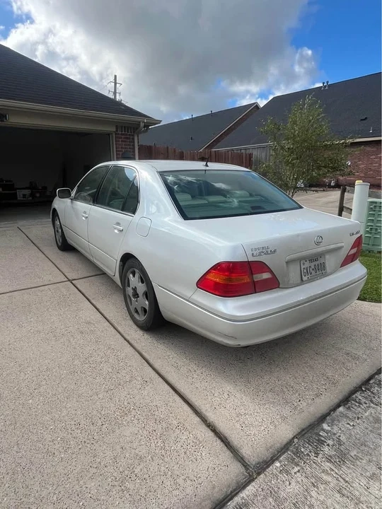 2001 Lexus LS 3rd Gen - Image 4 of 10