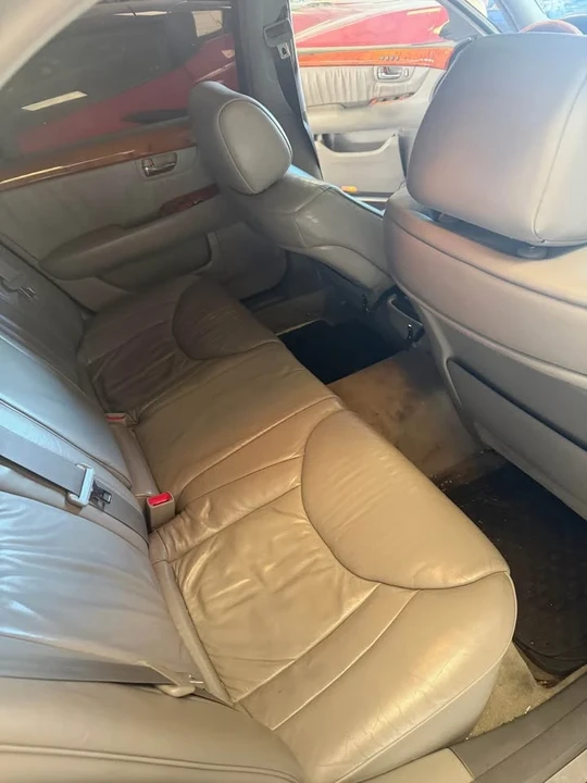 2001 Lexus LS 3rd Gen - Image 10 of 10