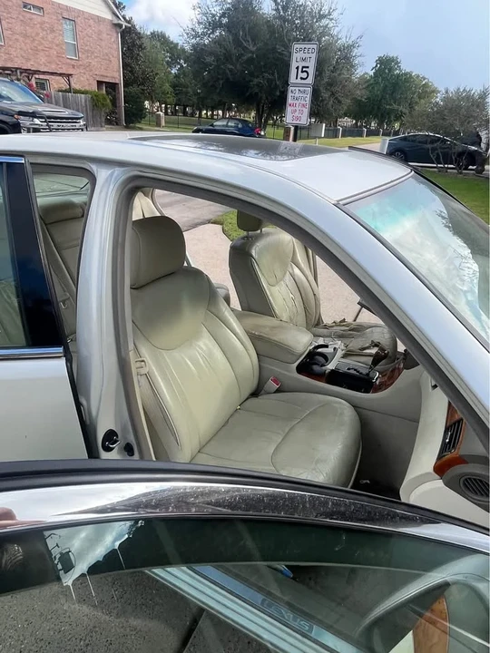 2001 Lexus LS 3rd Gen - Image 10 of 10