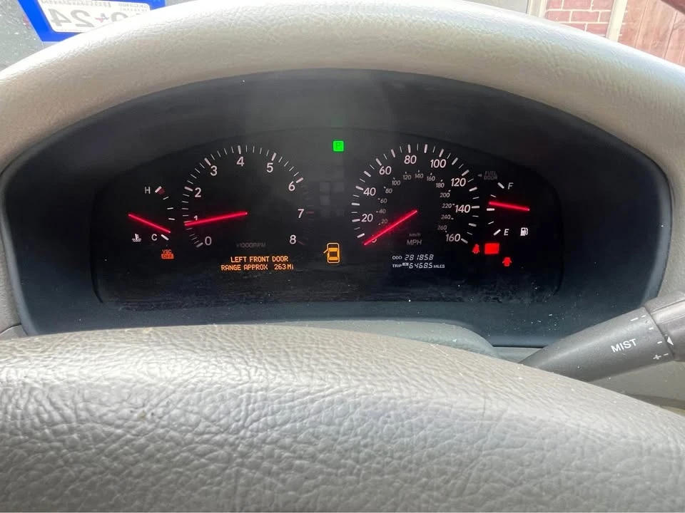 2001 Lexus LS 3rd Gen - Image 5 of 10