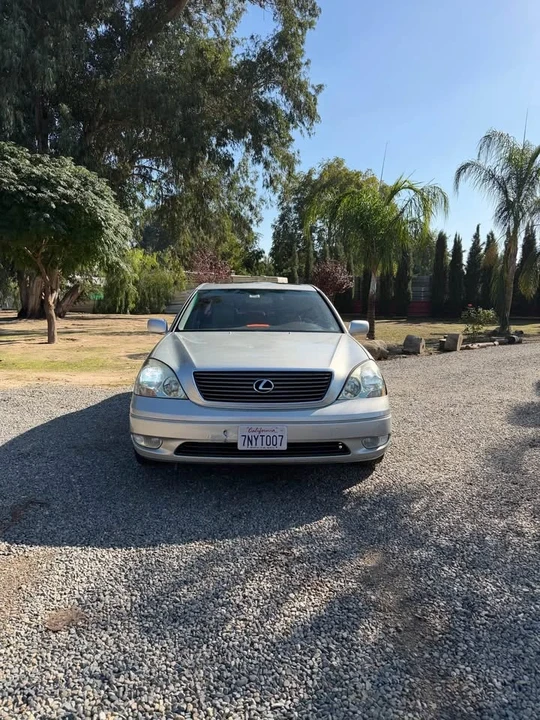 2001 Lexus LS 3rd Gen - Image 3 of 10