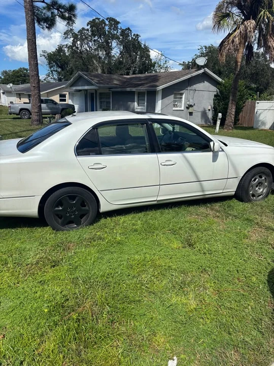 2001 Lexus LS 3rd Gen - Image 2 of 4