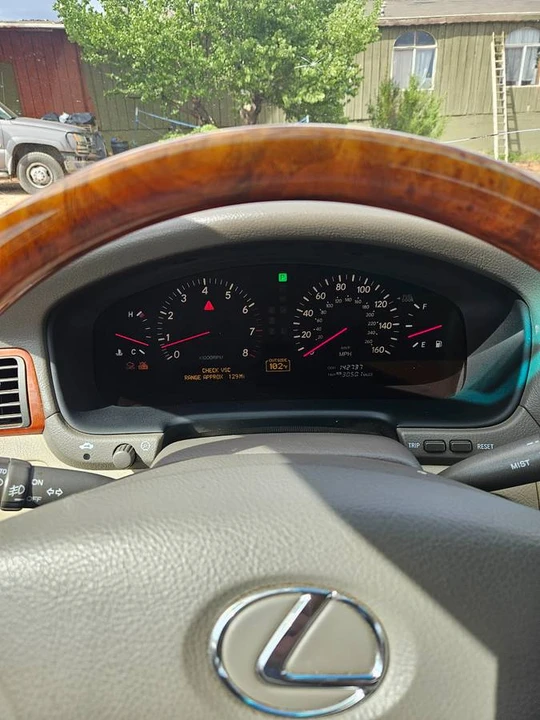 2001 Lexus LS 3rd Gen - Image 4 of 15