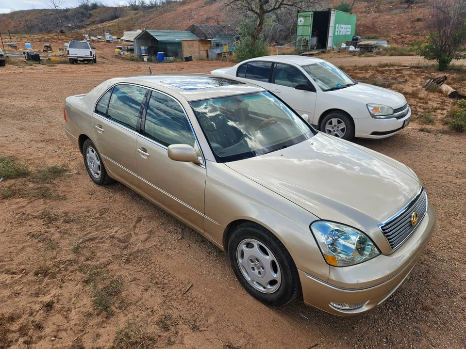 2001 Lexus LS 3rd Gen - Image 14 of 15