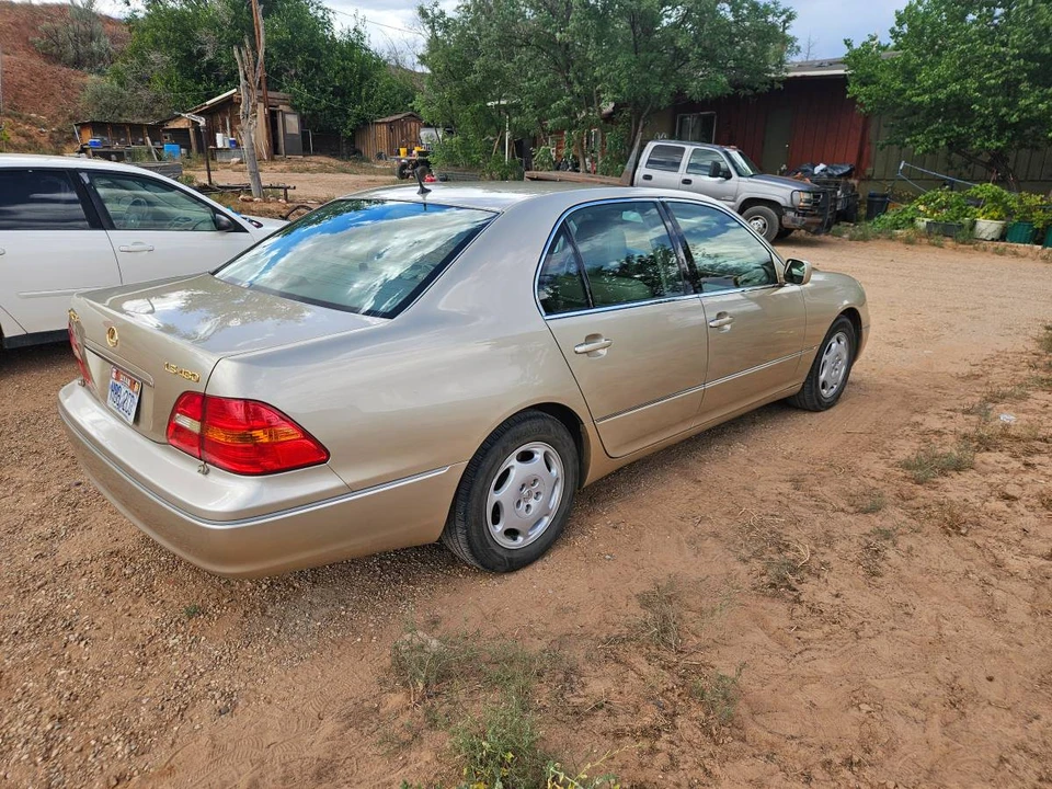 2001 Lexus LS 3rd Gen - Image 15 of 15