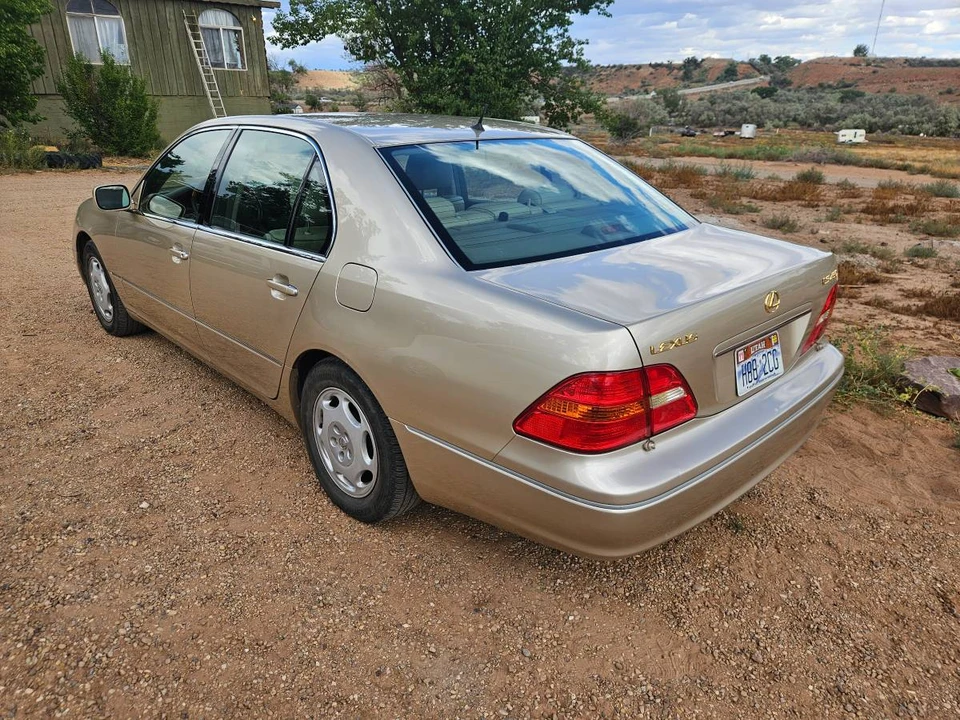 2001 Lexus LS 3rd Gen - Image 13 of 15