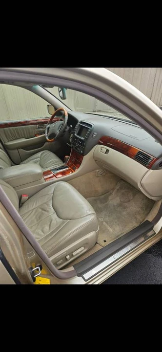 2001 Lexus LS 3rd Gen - Image 2 of 15