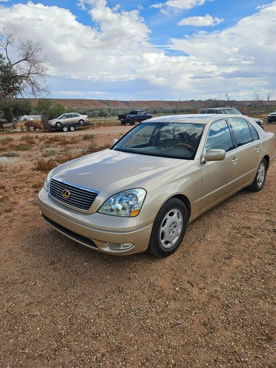 2001 Lexus LS 3rd Gen - Image 12 of 15