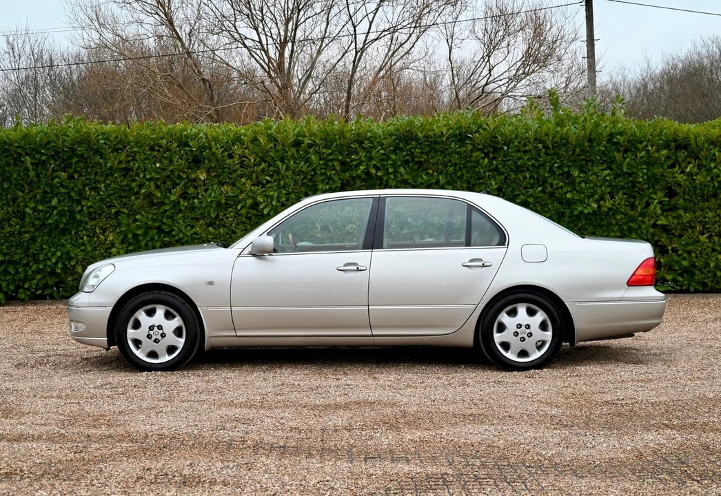 2001 Lexus LS 3rd Gen - Image 8 of 30
