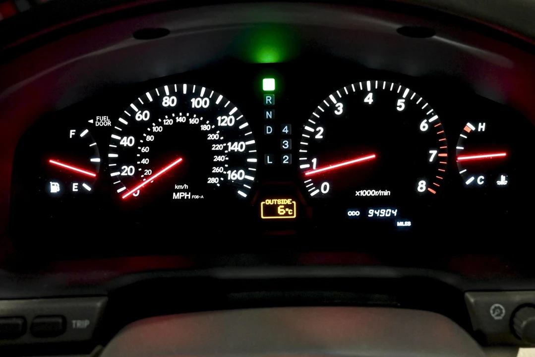 2001 Lexus LS 3rd Gen - Image 13 of 30