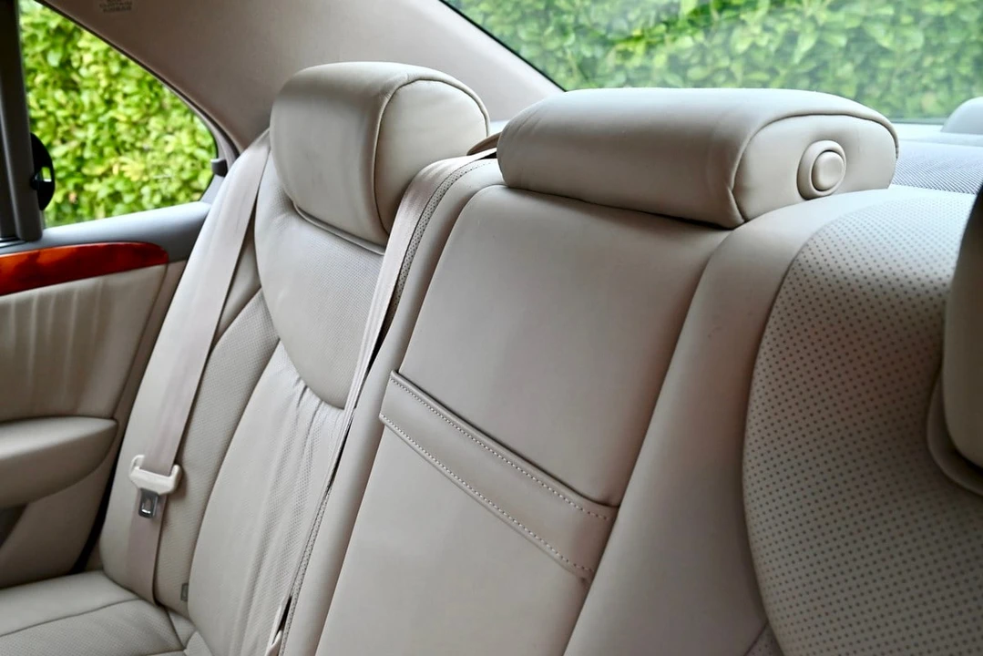 2001 Lexus LS 3rd Gen - Image 17 of 30