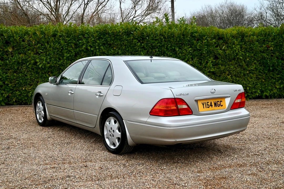 2001 Lexus LS 3rd Gen - Image 6 of 30