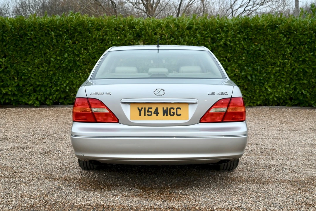 2001 Lexus LS 3rd Gen - Image 5 of 30