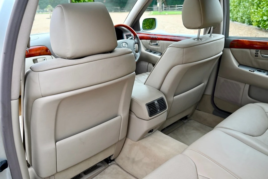 2001 Lexus LS 3rd Gen - Image 15 of 30