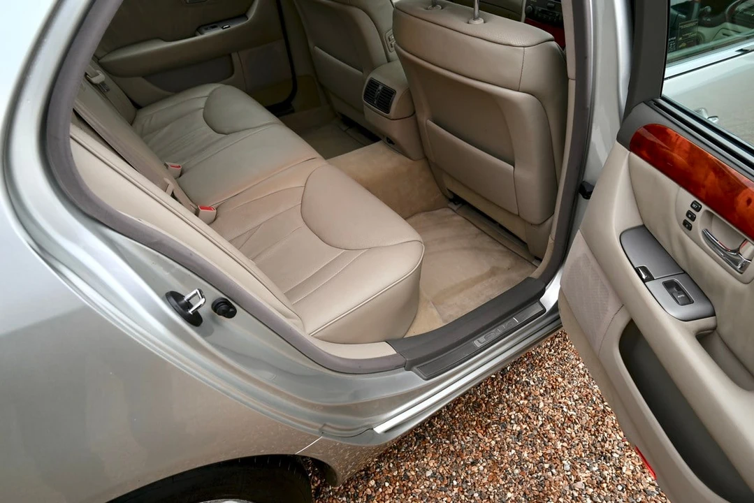 2001 Lexus LS 3rd Gen - Image 29 of 30