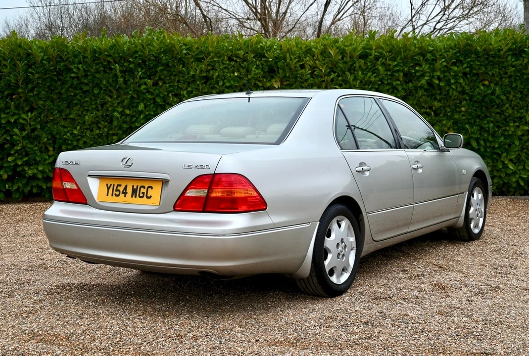 2001 Lexus LS 3rd Gen - Image 4 of 30