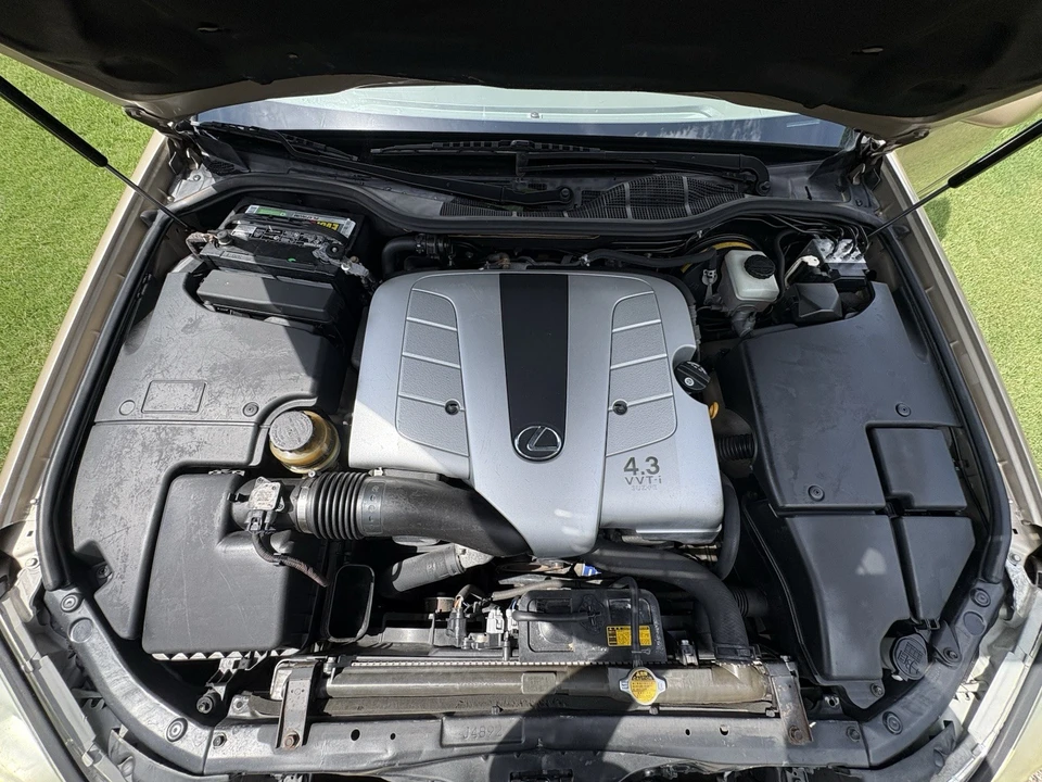 2001 Lexus LS 3rd Gen - Image 12 of 13