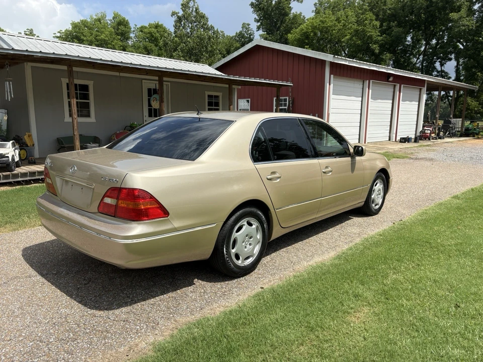 2001 Lexus LS 3rd Gen - Image 4 of 13