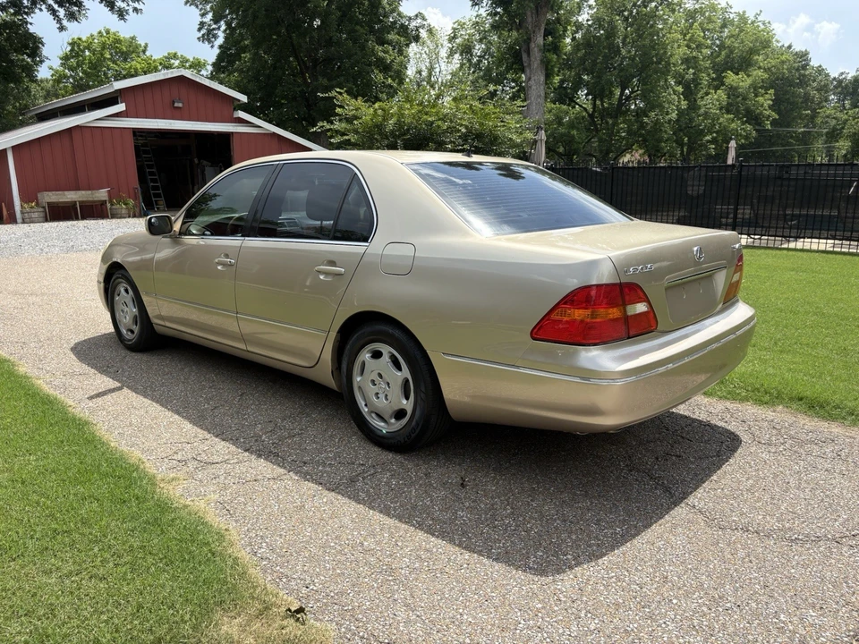 2001 Lexus LS 3rd Gen - Image 5 of 13