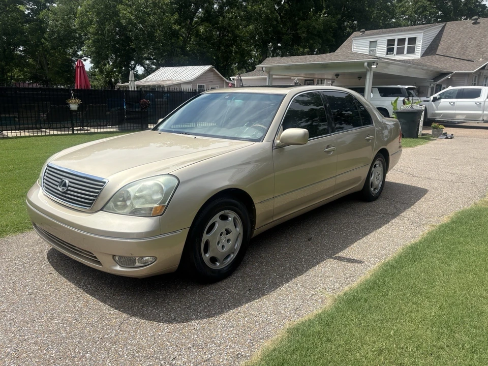 2001 Lexus LS 3rd Gen - Image 3 of 13