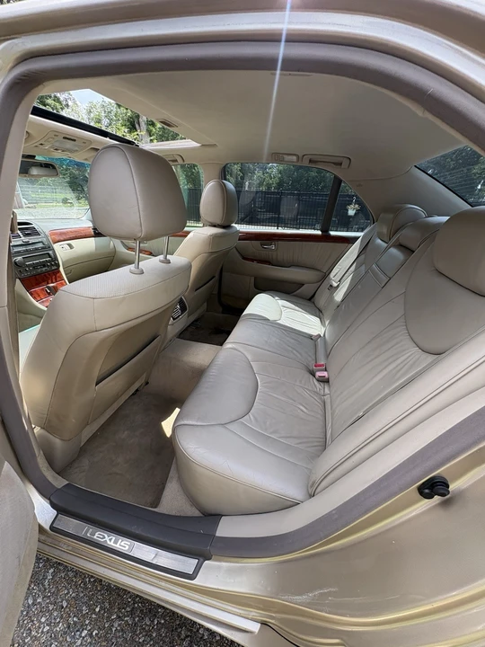 2001 Lexus LS 3rd Gen - Image 10 of 13