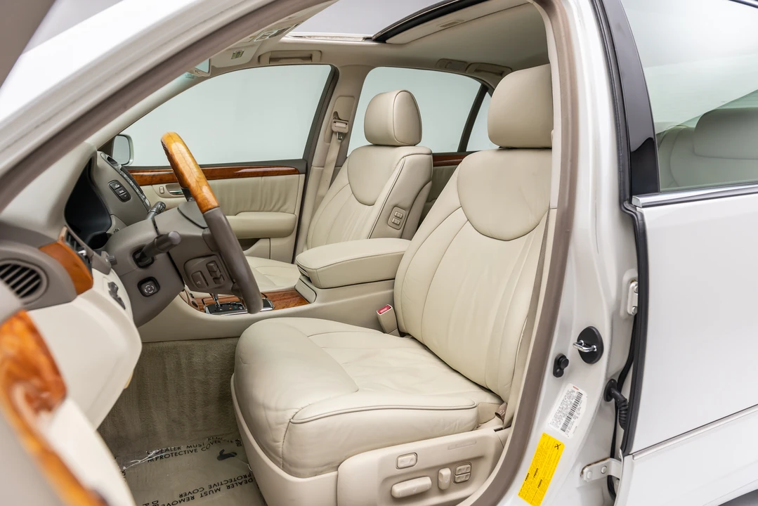 2001 Lexus LS 3rd Gen - Image 30 of 31