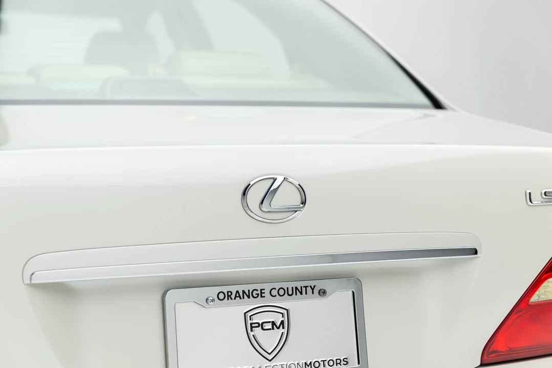 2001 Lexus LS 3rd Gen - Image 16 of 31