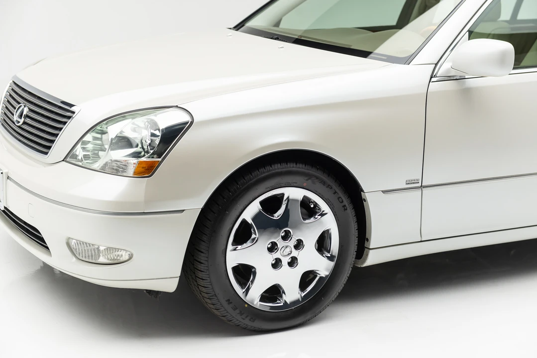 2001 Lexus LS 3rd Gen - Image 17 of 31