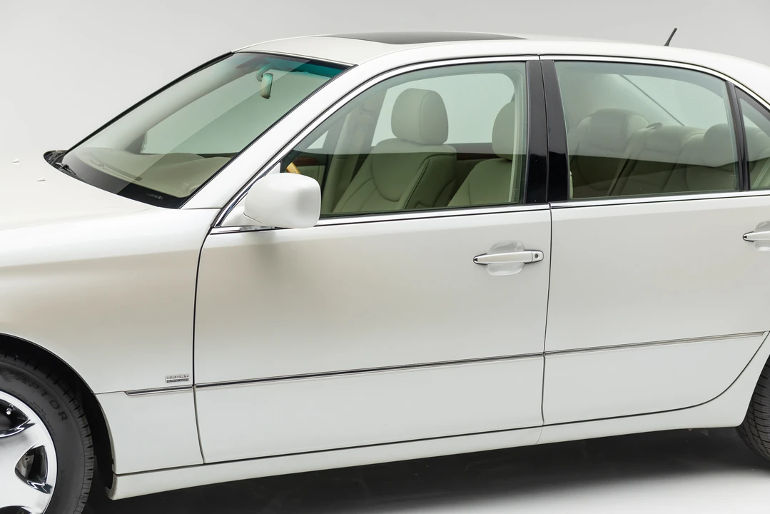 2001 Lexus LS 3rd Gen - Image 25 of 31