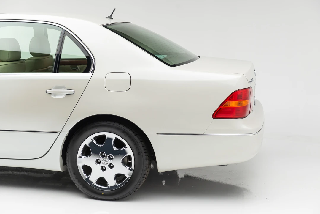 2001 Lexus LS 3rd Gen - Image 11 of 31