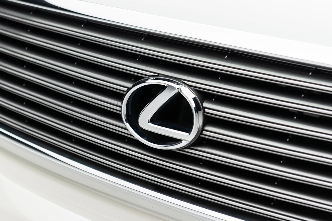 2001 Lexus LS 3rd Gen - Image 21 of 31