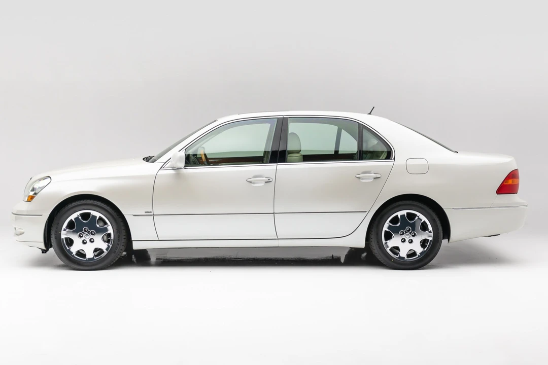 2001 Lexus LS 3rd Gen - Image 2 of 31