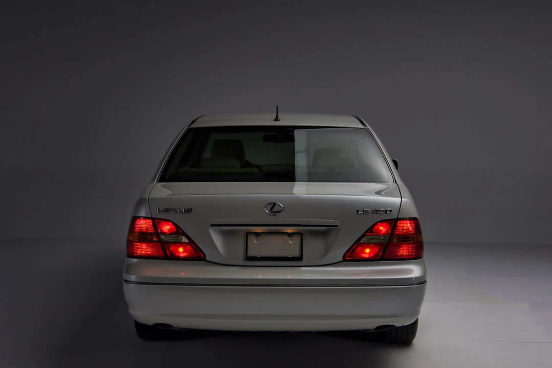 2001 Lexus LS 2nd Gen - Image 11 of 31
