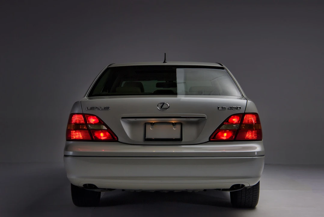 2001 Lexus LS 2nd Gen - Image 12 of 31