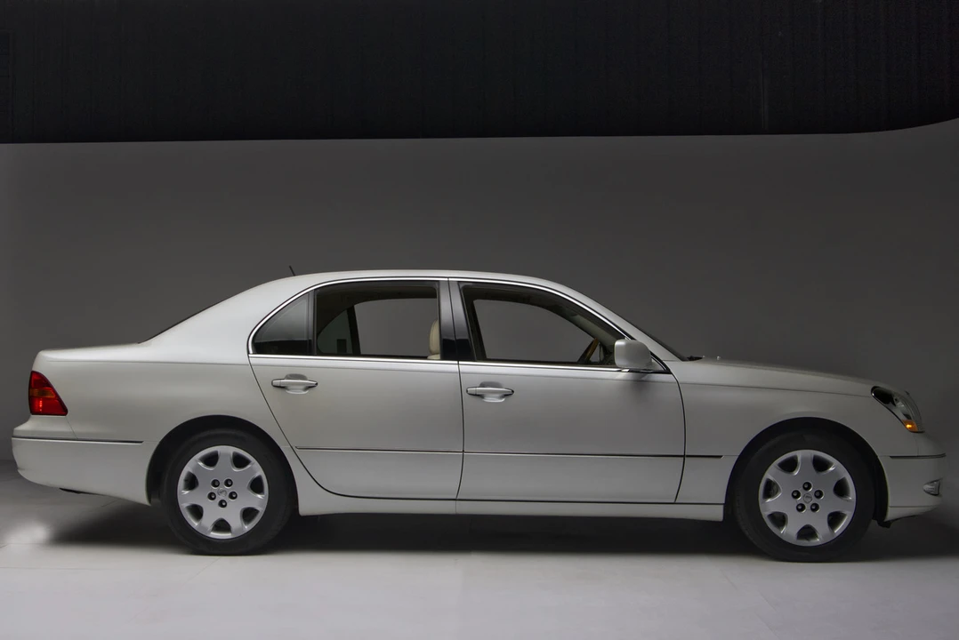 2001 Lexus LS 2nd Gen - Image 17 of 31