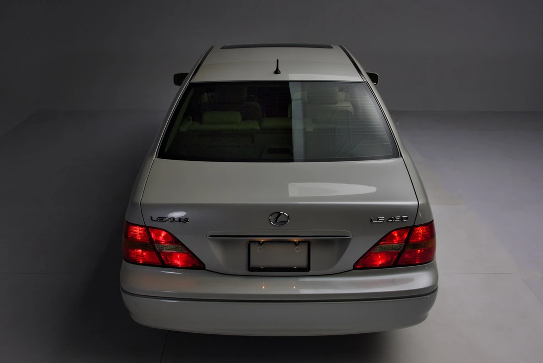 2001 Lexus LS 2nd Gen - Image 10 of 31